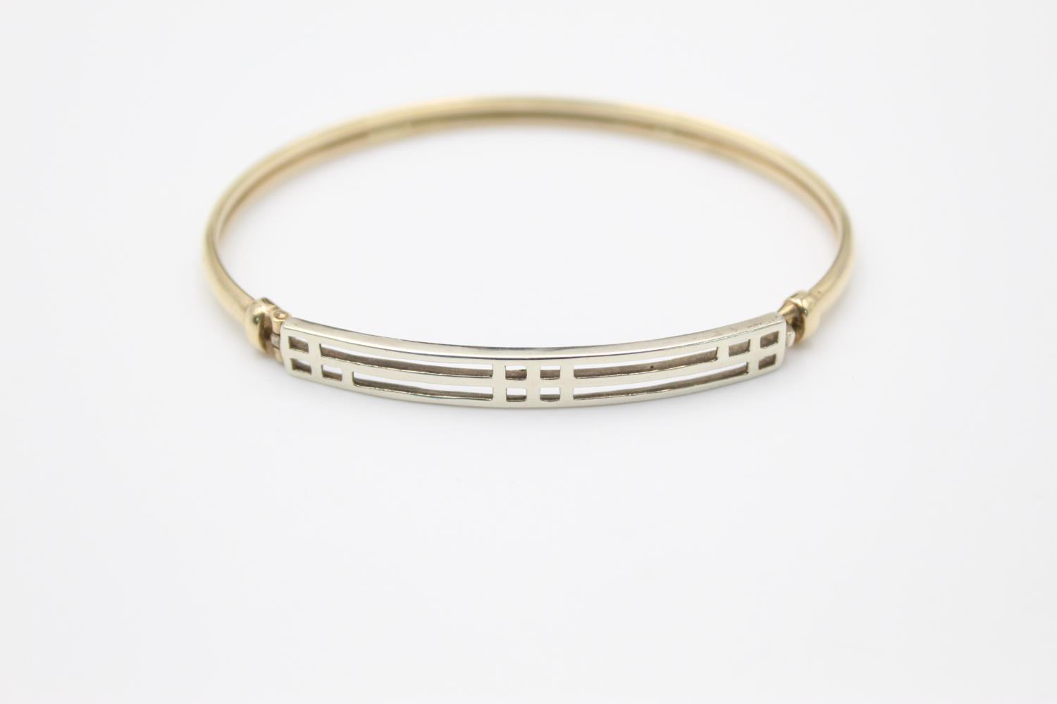 9ct gold two-tone cutwork bangle bracelet 6.7g