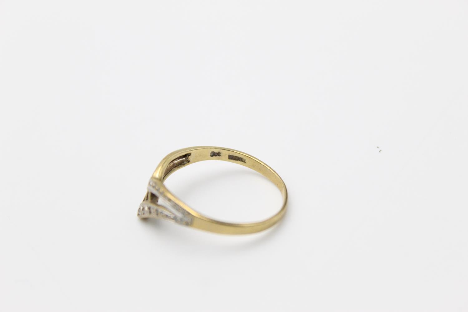 2 x 9ct gold diamond set rings inc chevron, dress 4.3g Size P & R - Image 5 of 10