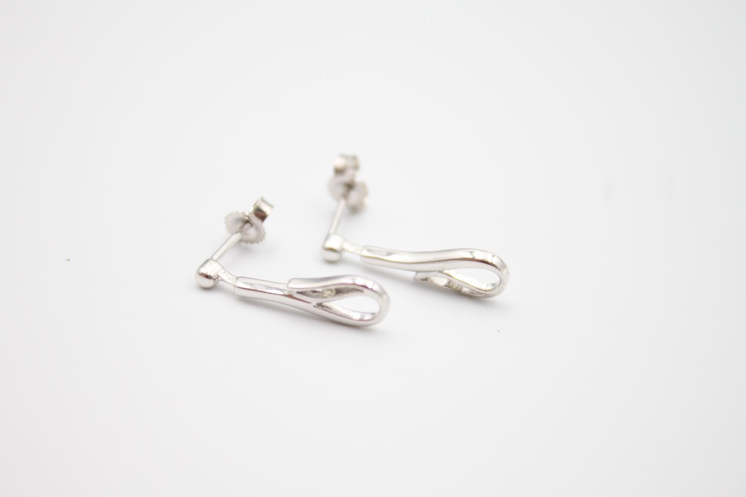2 x 9ct white gold diamond jewellery inc earrings, ring 3.2g Size P - Image 3 of 5