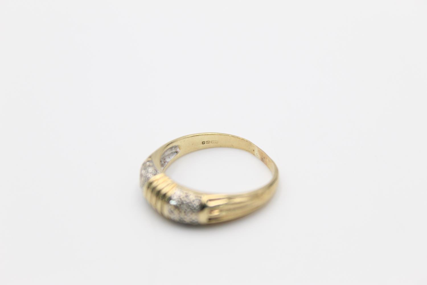 2 x 9ct gold diamond set rings inc chevron, dress 4.3g Size P & R - Image 9 of 10