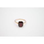 vintage 9ct gold garnet solitaire ring 2.1g Size O