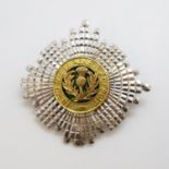 Very nice quality 2 colour gold Scots Guard sweetheart brooch 9.1g