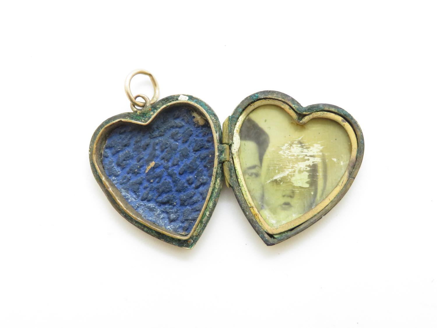 Back and front 9ct gold locket 3.8g - Image 2 of 3