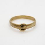 Early 9ct gold child's buckle ring .8g size F
