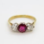 18ct gold ring with white and red stones 2.8g size N