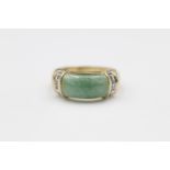 9ct Gold jade & diamond detail ring size N 3.1g