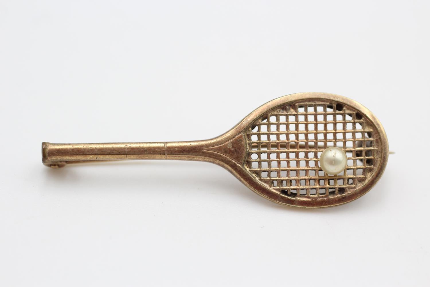 9ct gold tennis racket brooch 3.3g