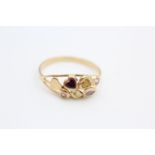 18ct gold gemstone ornate ring size R 2g