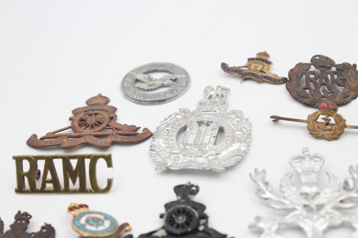 40 x Assorted Vintage MILITARY BADGES Inc Scottish, RAF, Royal Navy Etc - Image 4 of 11