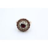 9ct gold ornate garnet target ring size M 4.2g