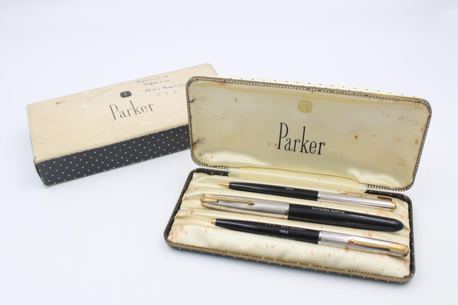 Vintage PARKER 51 Black FOUNTAIN PEN w/ Rolled Silver Cap WRITING Original Box