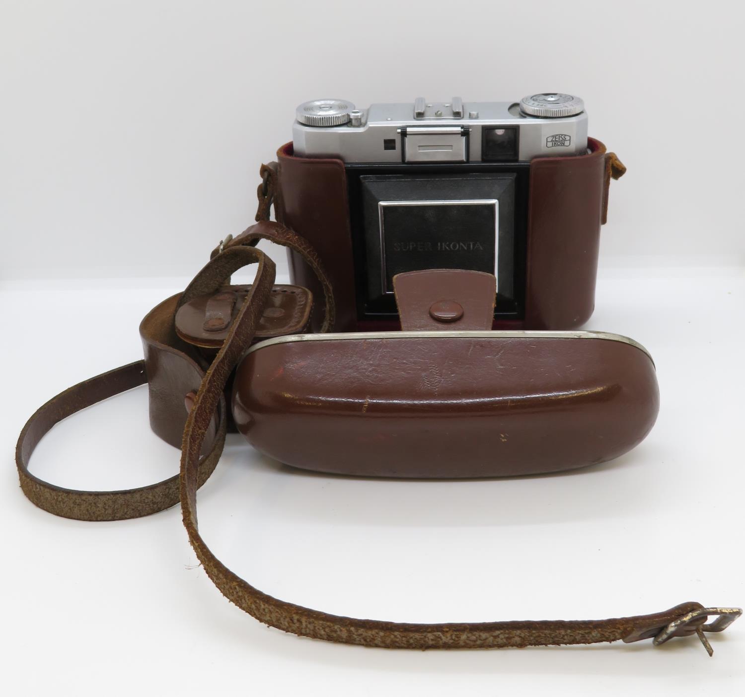 Zeiss Ikon Super Ikonta camera with box, strap and lens