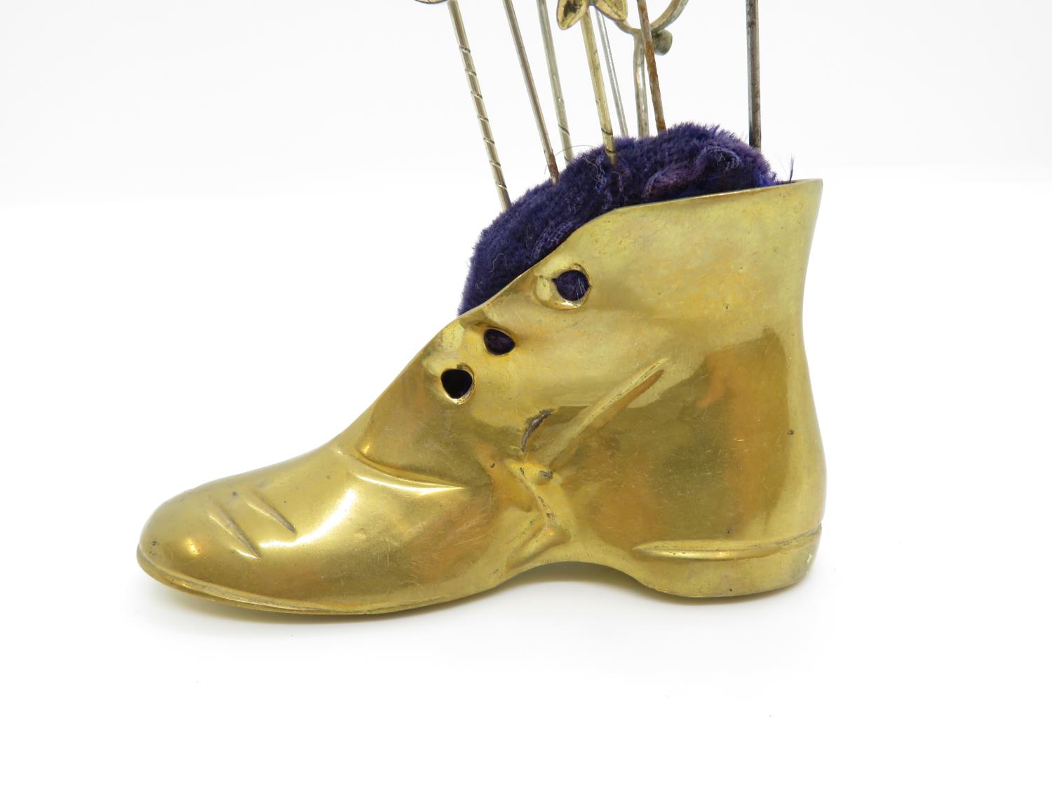 Brass Boot shaped pincushion with x8 lapel pins and hat pins - Image 2 of 3