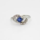 Good sapphire and diamond ring in 18ct white gold 2.74g size R