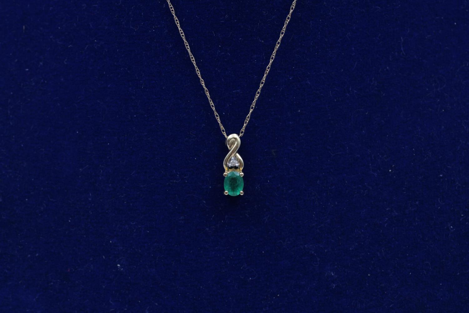 9ct Gold Emerald & Diamond Pendant Necklace (1.3g) - Image 2 of 4