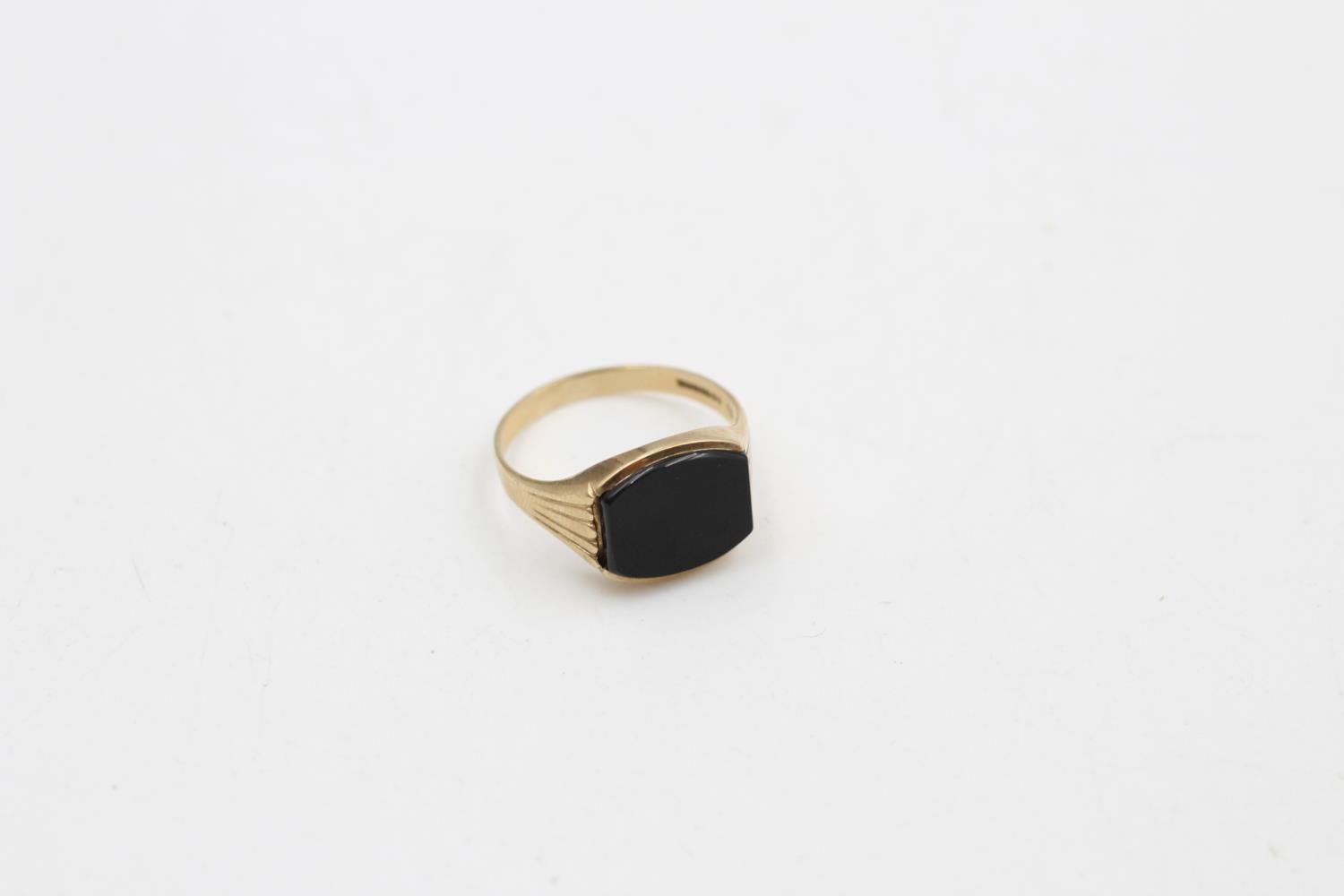 9ct Gold Vintage Onyx Signet Ring (2.6g) Size S