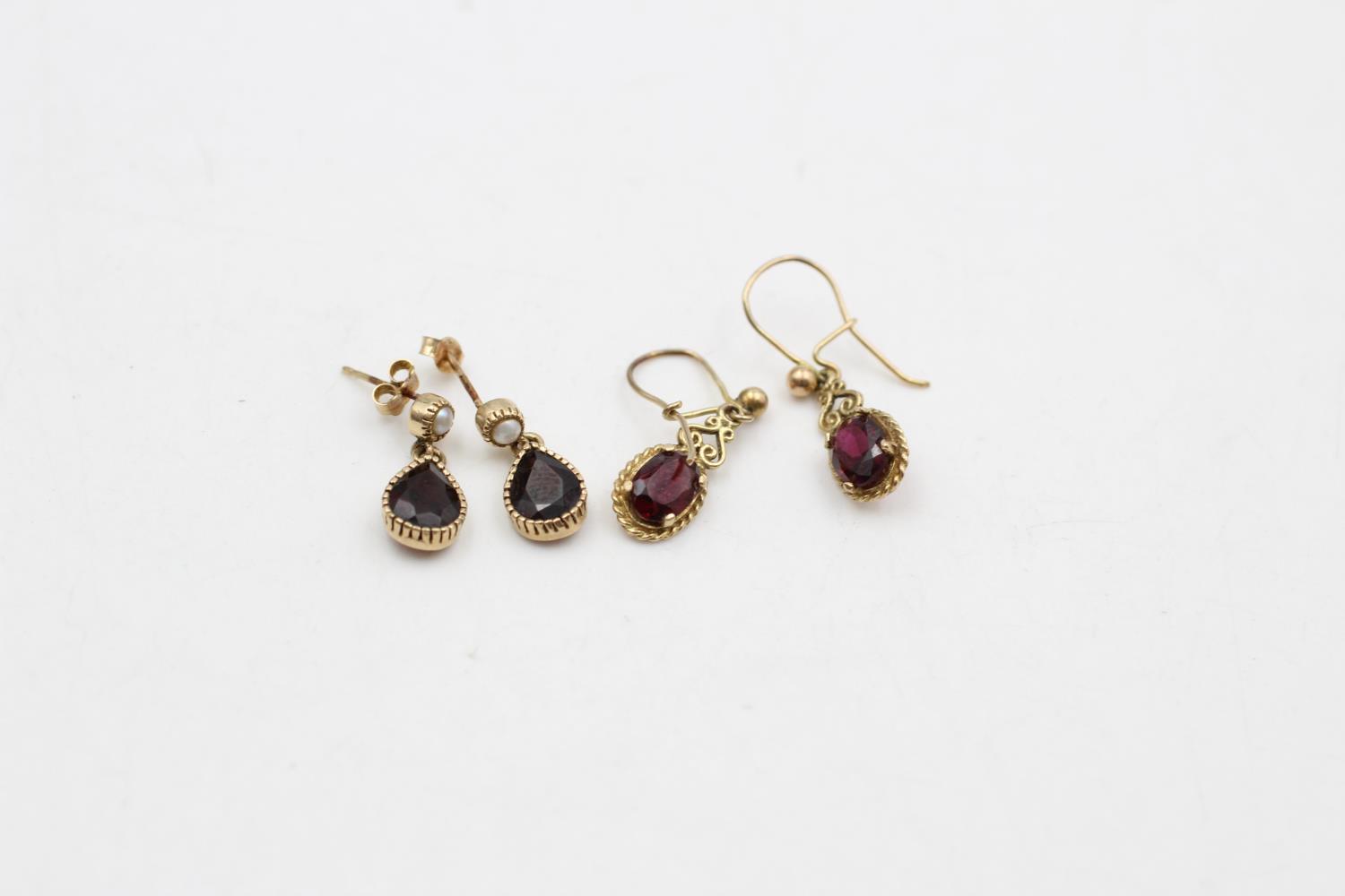 2 X 9ct Gold Vintage Garnet & Seed Pearl Paired Drop Earrings (3.4g)