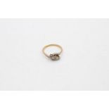 18ct Gold Vintage Diamond Three Stone Crossover Ring (3.5g) Size O