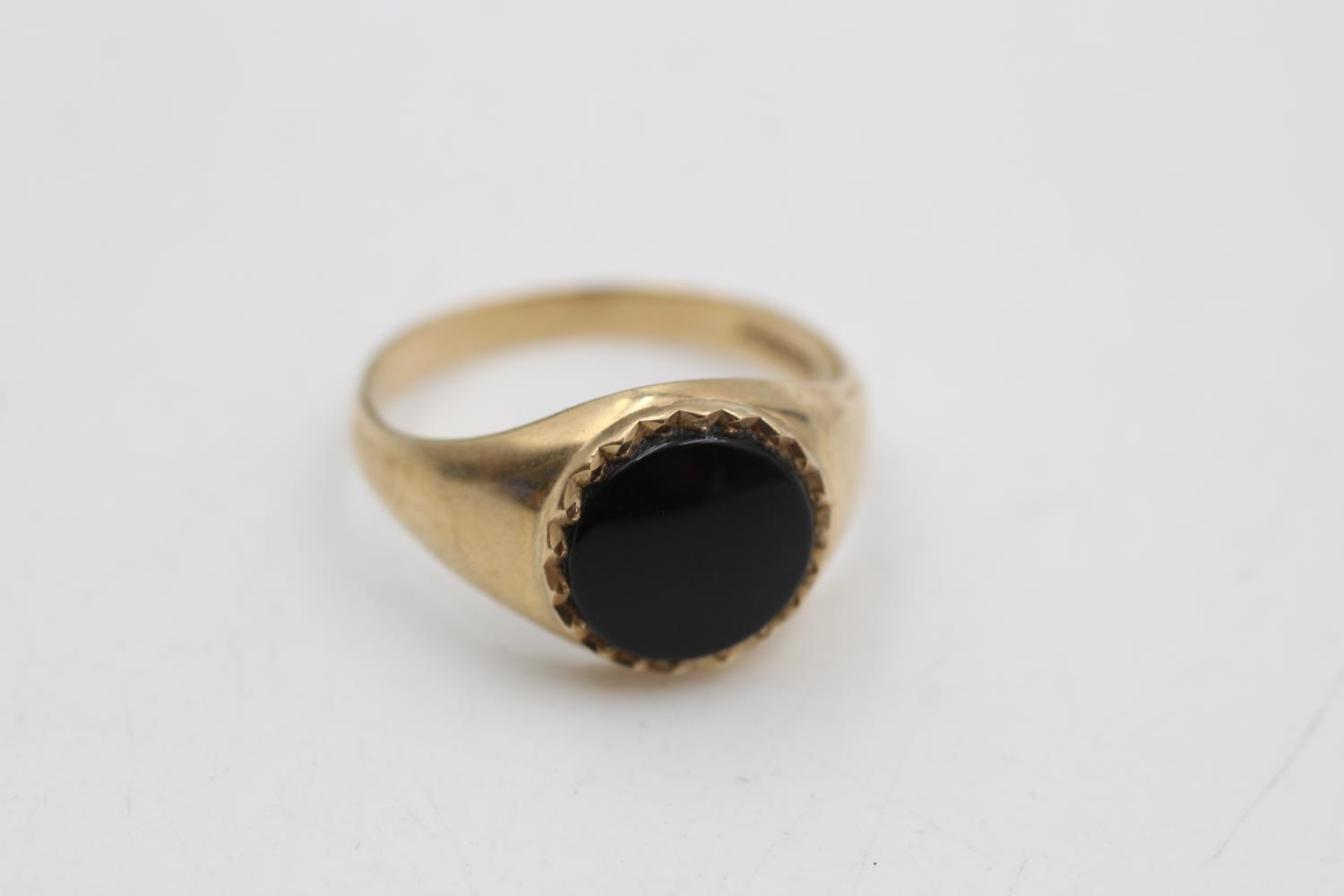 9ct Gold Vintage Onyx Round Signet Ring (3.2g) Size T - Image 2 of 4