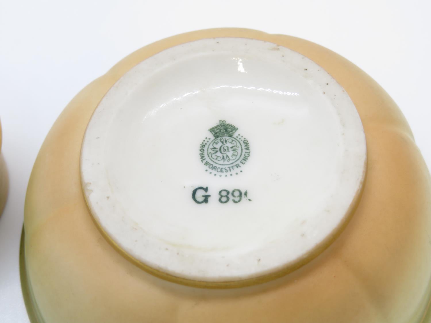 Royal Worcester G89 pattern bowl 3.5" dia. along with miniature Royal Worcester pot 1" high with lid - Image 4 of 5
