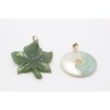 2 x 14ct gold vintage gemstone pendants inc. jade & mother of pearl Ying yang and jadeite leaf (10g)