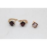 2 x 14ct gold garnet jewellery inc. diamond, earrings, pendant (6.6g)