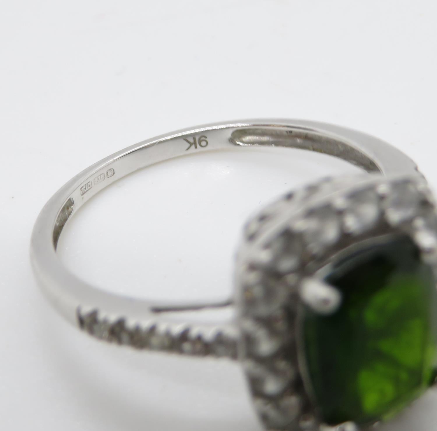 9ct gold ring with green stone size O 2.7g - Image 5 of 5