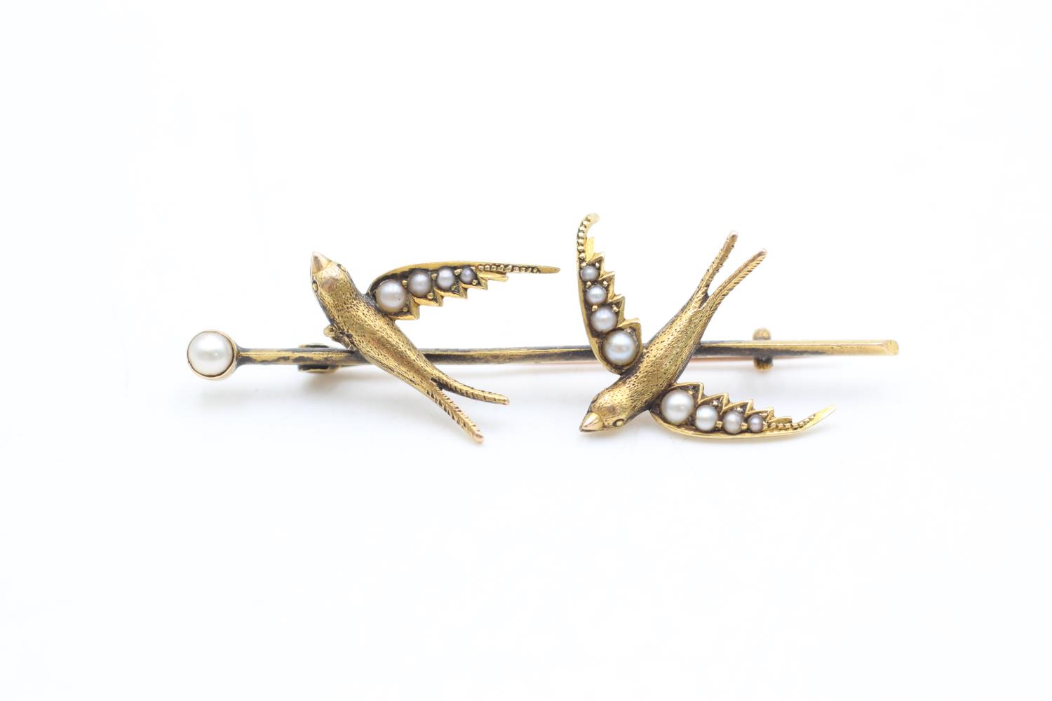 18ct gold antique seed pearl twin swallows bar brooch - as seen (5.7g)