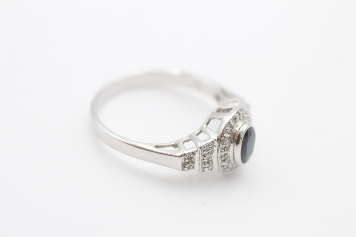 9ct white gols sapphire & diamond halo ring (3.3g) Size R - Image 4 of 5
