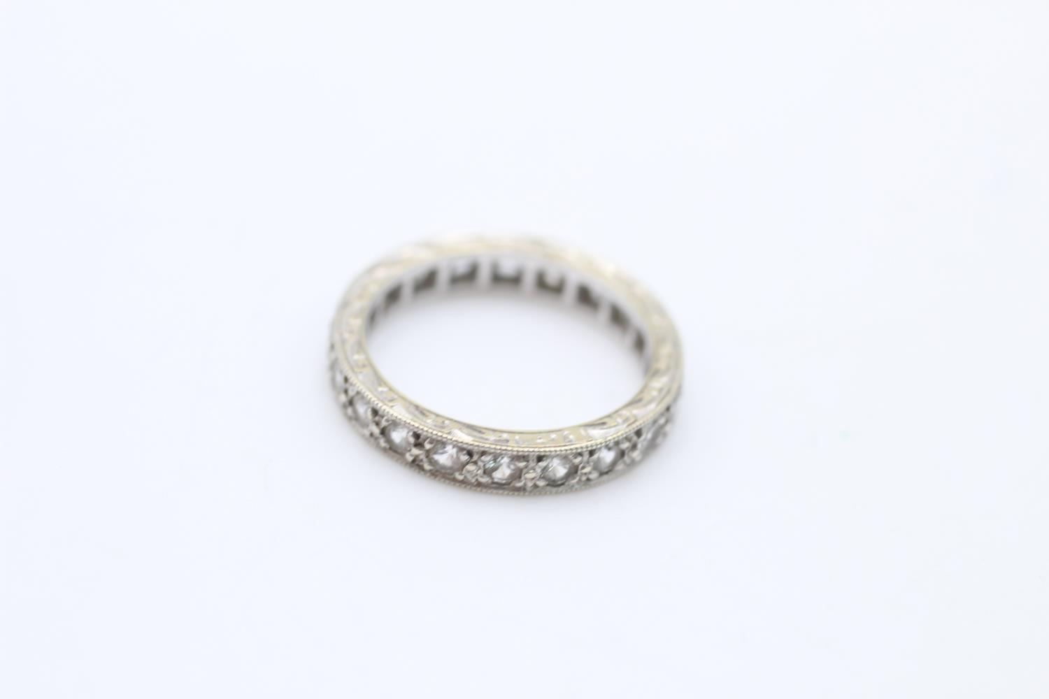 9ct white gold clear gemstone eternity ring (3g) Size K - Image 2 of 4