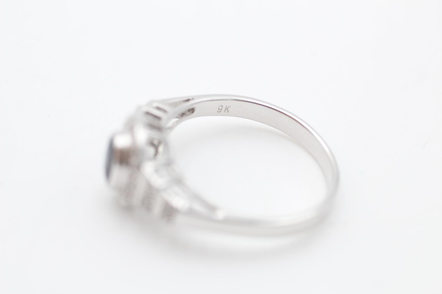 9ct white gols sapphire & diamond halo ring (3.3g) Size R - Image 5 of 5