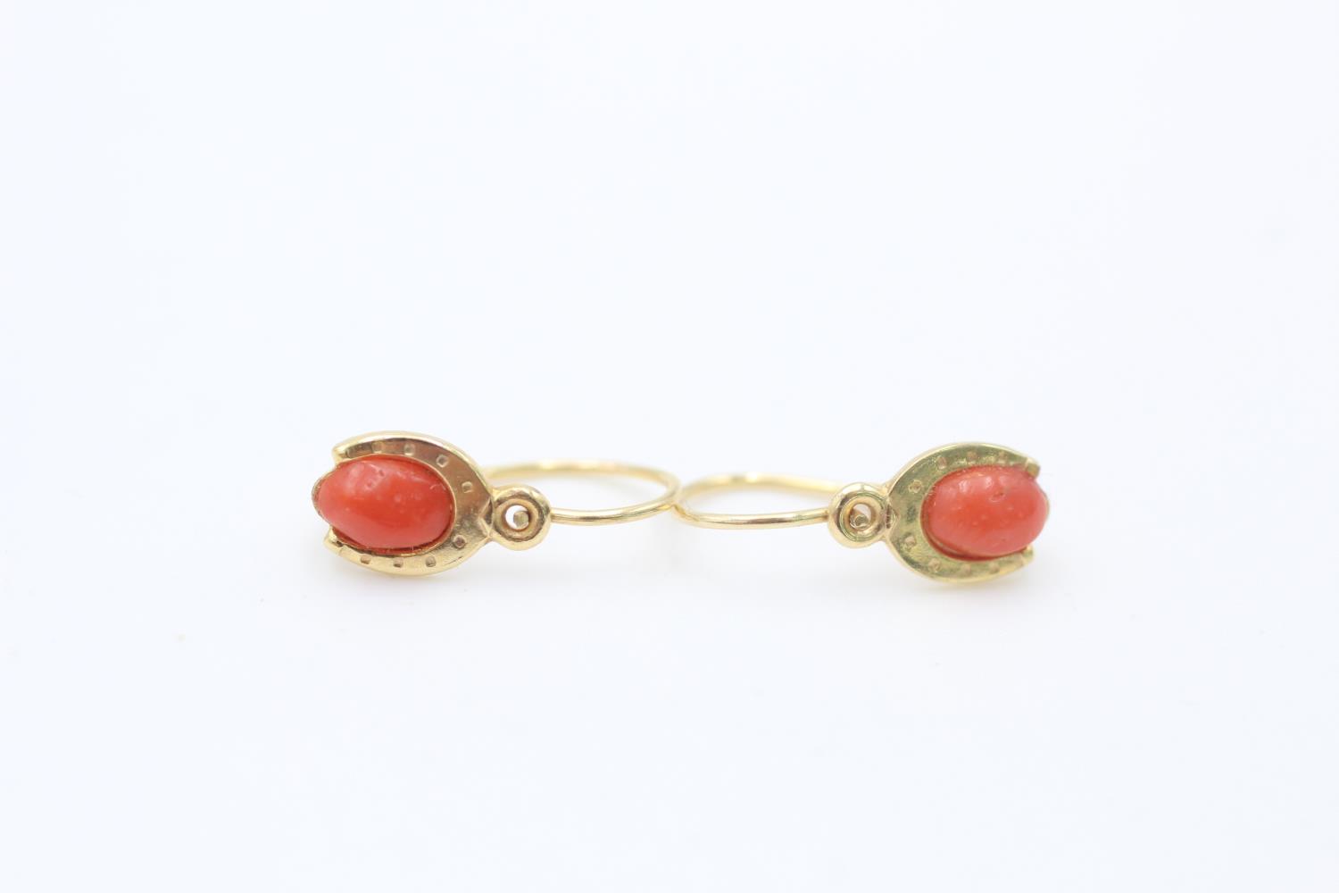 8ct gold vintage coral lucky horseshoe earrings (0.8g)