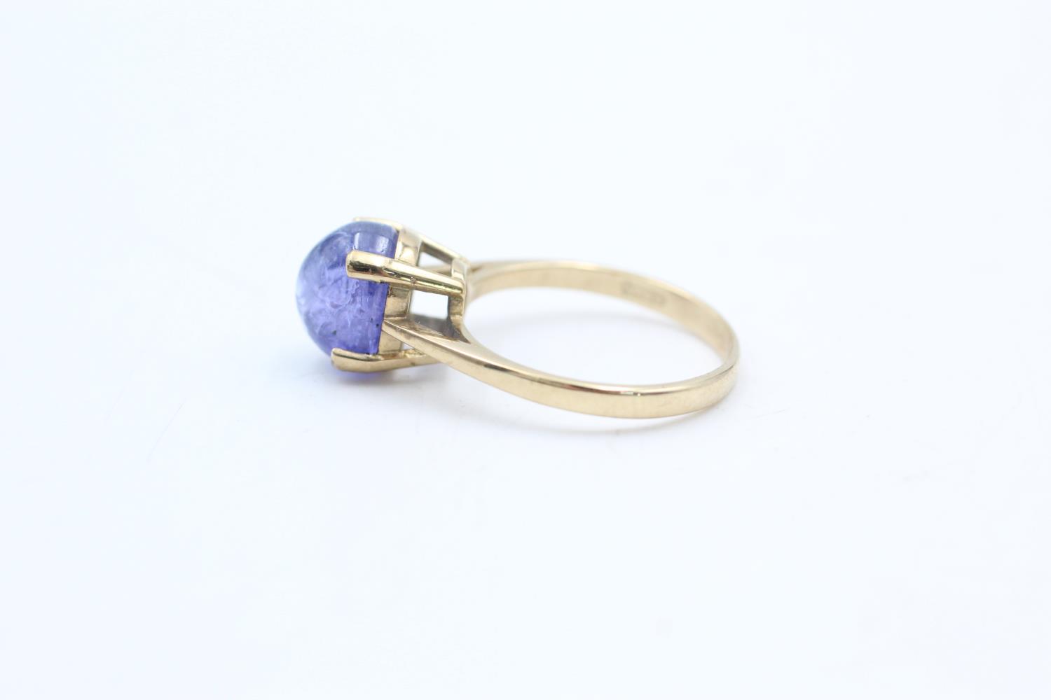 9ct gold tanzanite cabochon solitaire ring (3.2g) Size O - Image 2 of 5