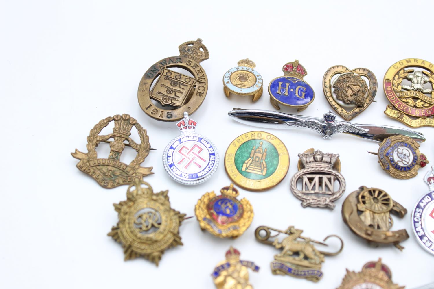 24 x Assorted Vintage MILITARY Lapel / Sweetheart Badges Inc On War Service, RAF - Image 4 of 6