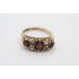 9ct gold garnet & seed pearl dress ring (3.3g) Size N