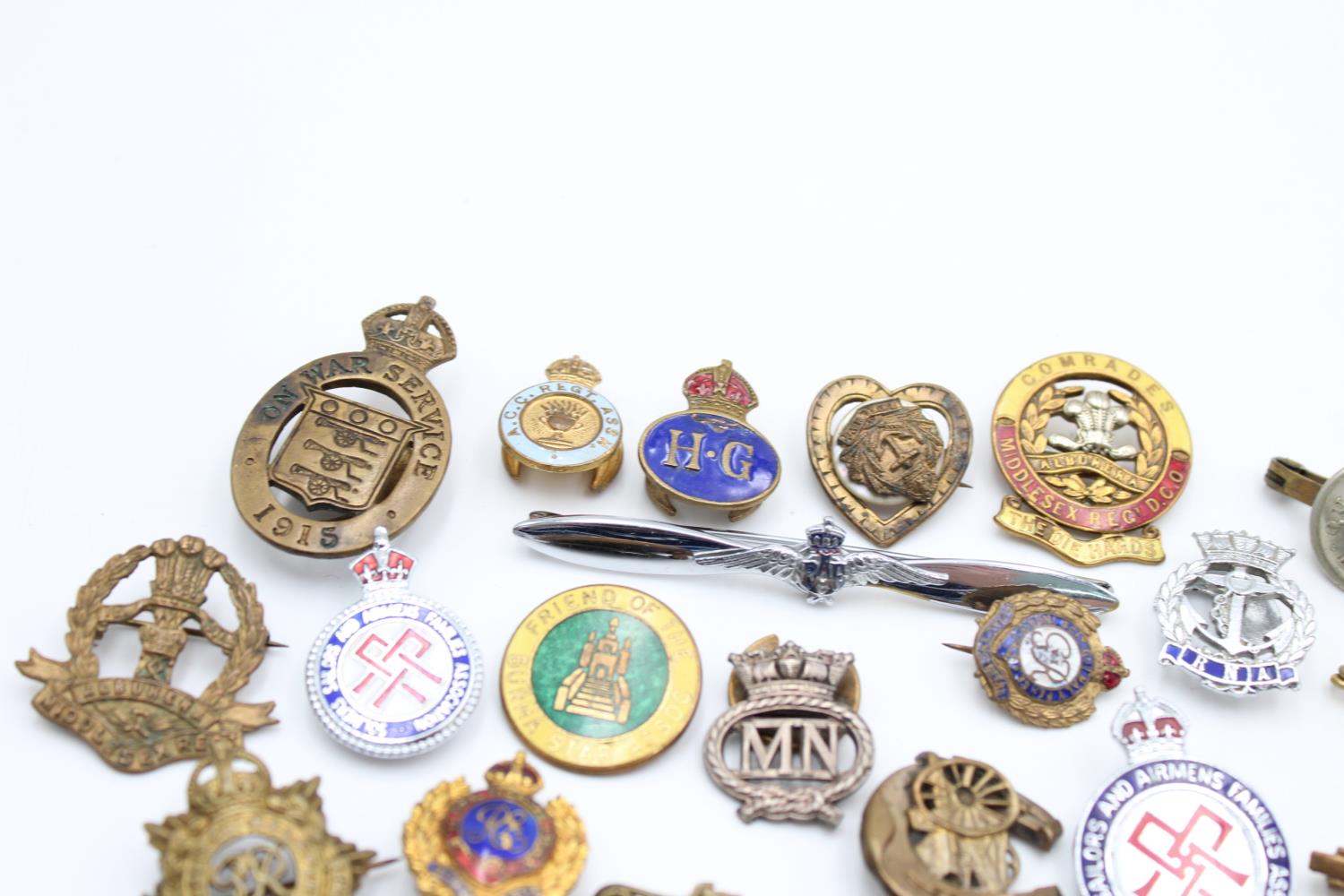 24 x Assorted Vintage MILITARY Lapel / Sweetheart Badges Inc On War Service, RAF - Image 5 of 6