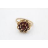 9ct gold garnet 1970s' dress ring (3g) Size L