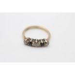 14ct gold vintage sapphire & diamond five stone dress ring (1.8g) Size K