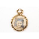 9ct gold antique double sided canetille border photo locket (5g)