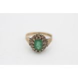 9ct gold diamond & emerald cluster ring (3g) Size K