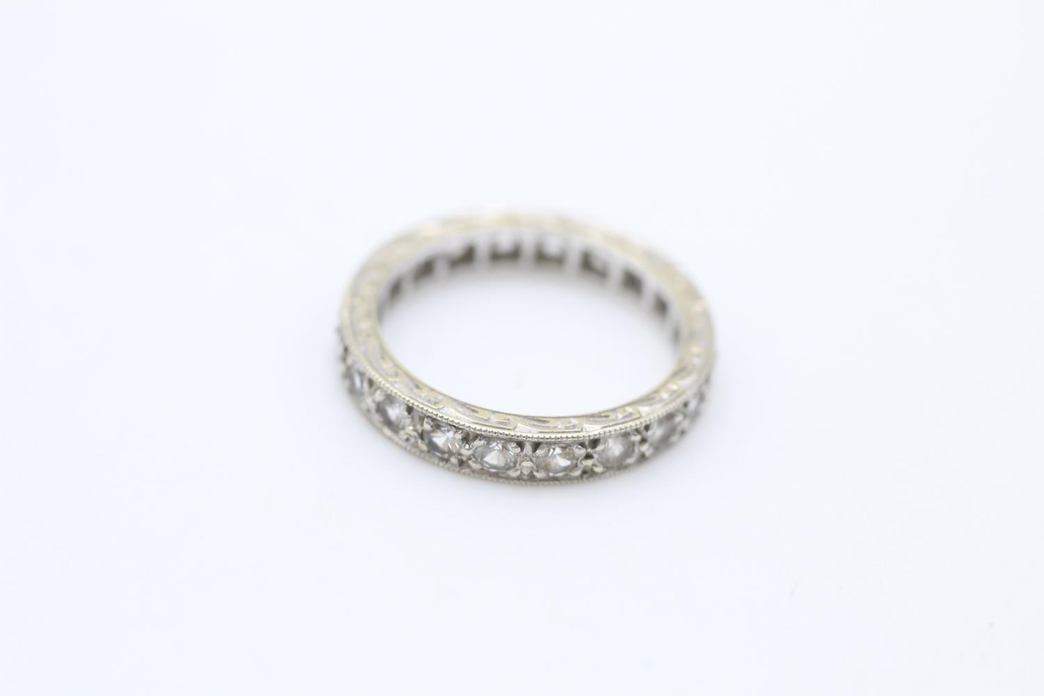 9ct white gold clear gemstone eternity ring (3g) Size K