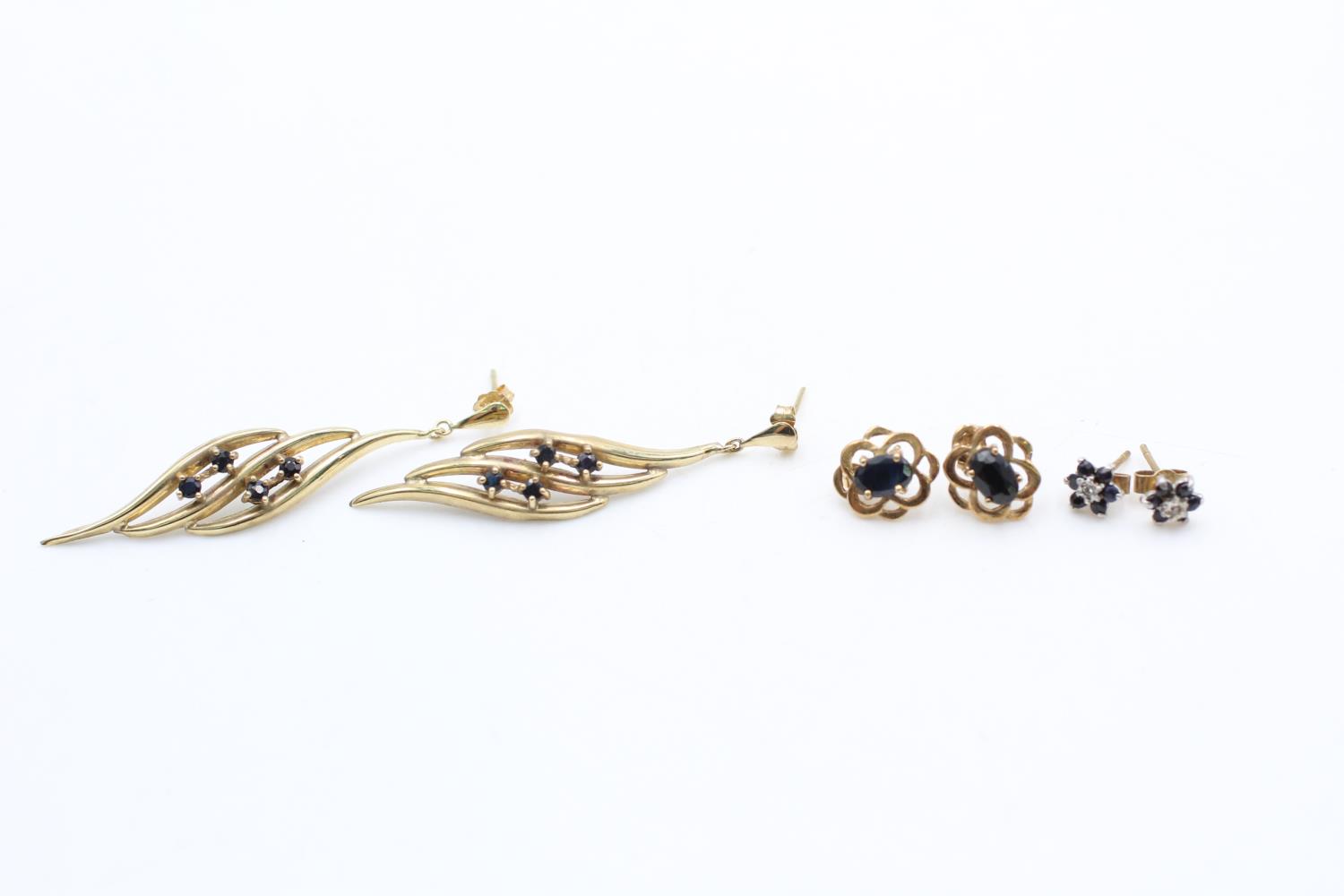 2 x 9ct gold sapphire & diamond earrings (3.4g)