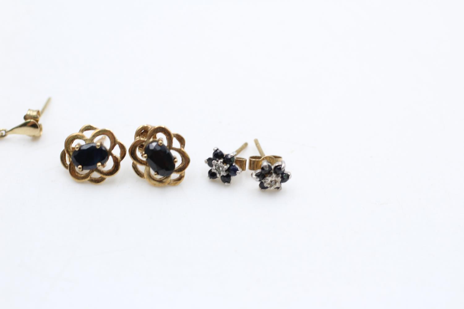 2 x 9ct gold sapphire & diamond earrings (3.4g) - Image 5 of 5