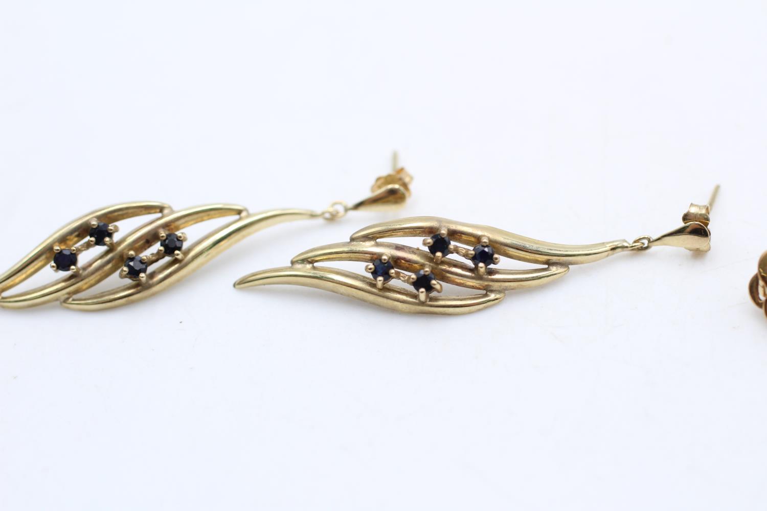 2 x 9ct gold sapphire & diamond earrings (3.4g) - Image 3 of 5