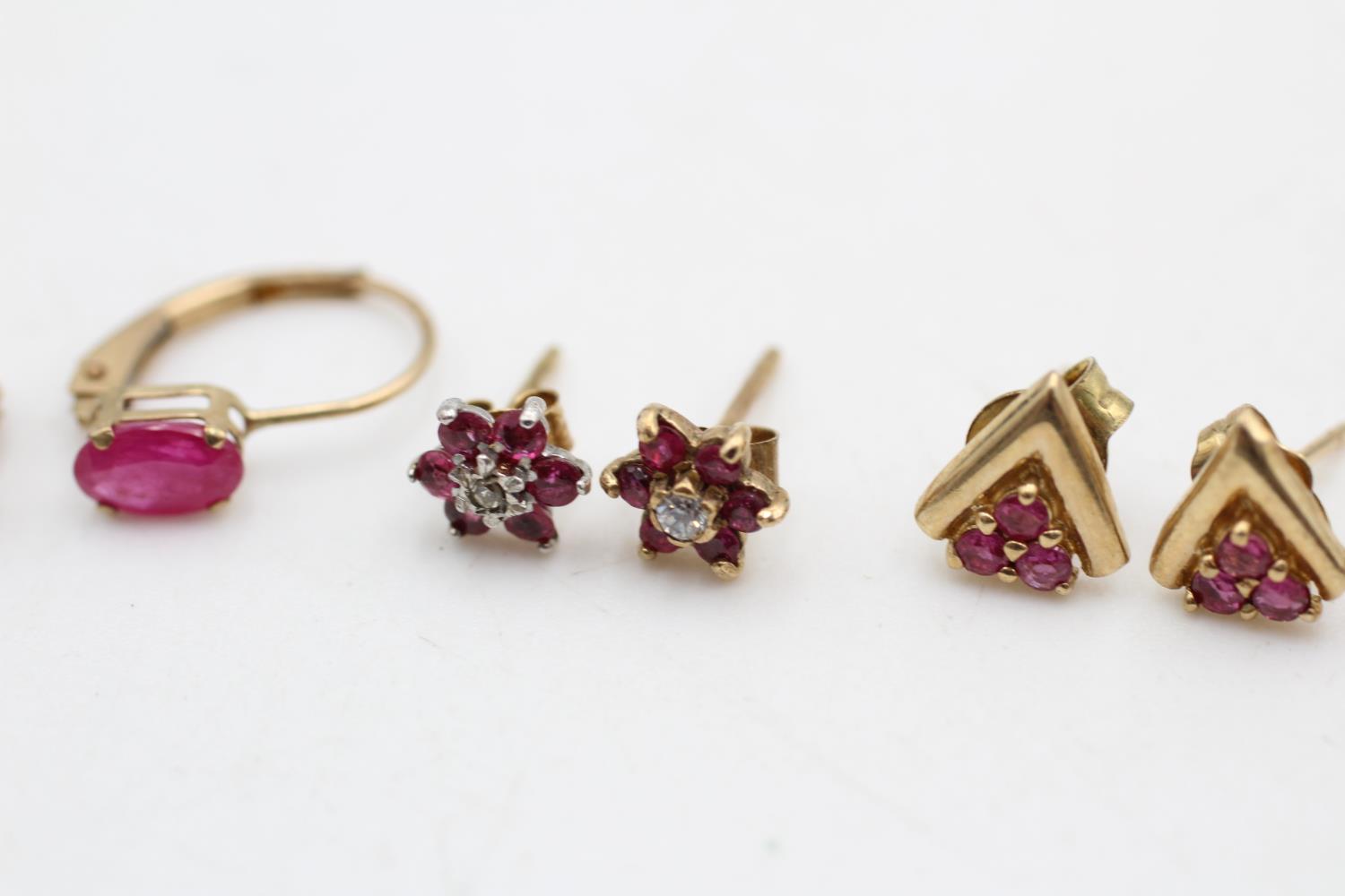 3 x 9ct gold gemstone earrings inc. diamond, ruby (2.3g) - Image 3 of 5