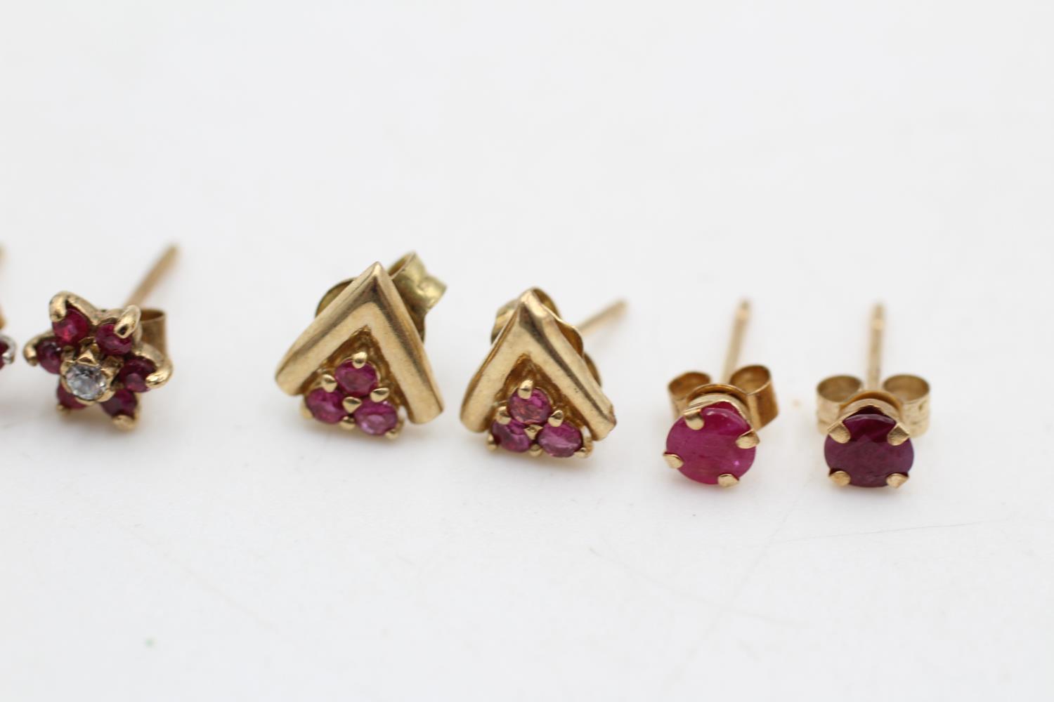 3 x 9ct gold gemstone earrings inc. diamond, ruby (2.3g) - Image 4 of 5