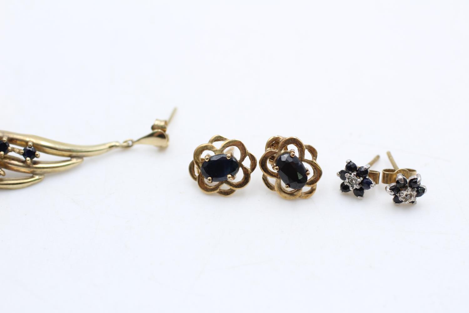 2 x 9ct gold sapphire & diamond earrings (3.4g) - Image 4 of 5