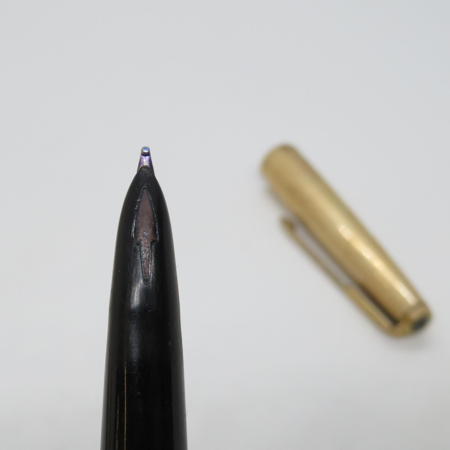 Parker 61 fountain pen slight damage (crack) to pen body otherwise good condition - Image 4 of 4