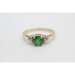 14ct gold green & clear gemstone trilogy dress ring (2.8g)