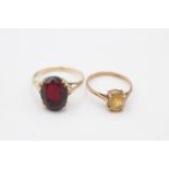 2 x 9ct gold vintage paste solitaire cocktail rings (4g)